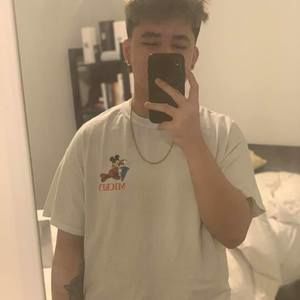 Meet your Posher, Andrei louis